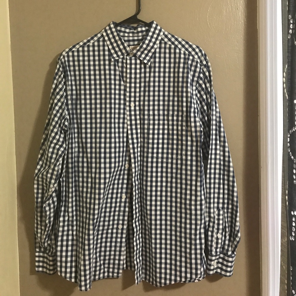 Men’s collar button up shirt
